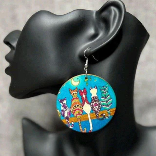 新品★エスニックな猫のウッドピアス < 女性アクセサリー/時計  新品★エスニックな猫のウッドピアス < 女性アクセサリー/時計の