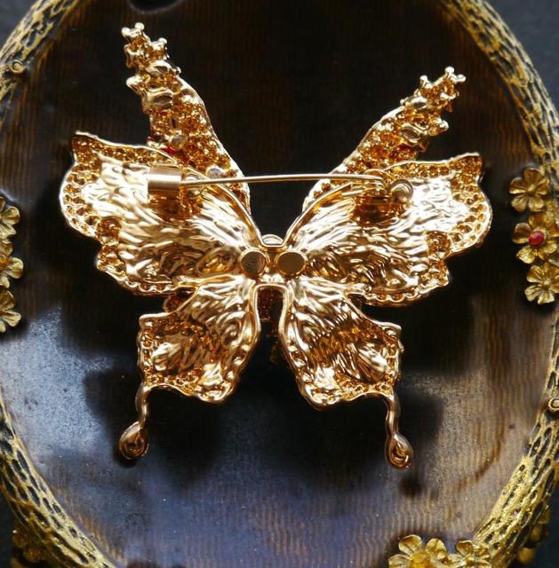 新品アンティーク調きらきらストーン 蝶 ちょうちょ ブローチ 大きめ < 女性アクセサリー/時計 新品アンティーク調きらきらストーン 蝶 ちょうちょ ブローチ 大きめ < 女性アクセサリー/時計の