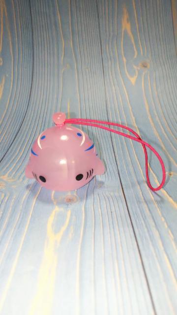 ぷかぷかアクアサメヨーヨーストラップお祭り押すと音が鳴る < おもちゃ ぷかぷかアクアサメヨーヨーストラップお祭り押すと音が鳴る < おもちゃの