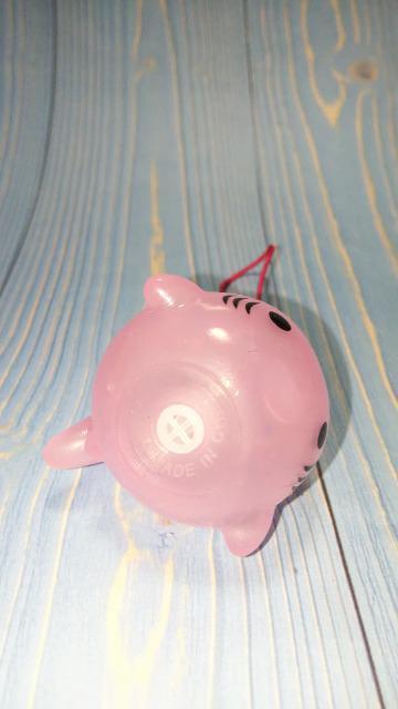 ぷかぷかアクアサメヨーヨーストラップお祭り押すと音が鳴る < おもちゃ ぷかぷかアクアサメヨーヨーストラップお祭り押すと音が鳴る < おもちゃの