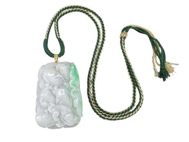 逸品一点物緑入りひすい本翡翠蓮の葉鯉6匹両面手彫り天然石木綿紐ネックレス < 女性アクセサリー/時計 逸品一点物緑入りひすい本翡翠蓮の葉鯉6匹両面手彫り天然石木綿紐ネックレス < 女性アクセサリー/時計の