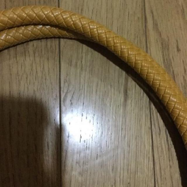 美品 型押しメッシュ編み込み風 ショルダーバック ALTUDE < 女性ファッション  美品 型押しメッシュ編み込み風 ショルダーバック ALTUDE < 女性ファッションの