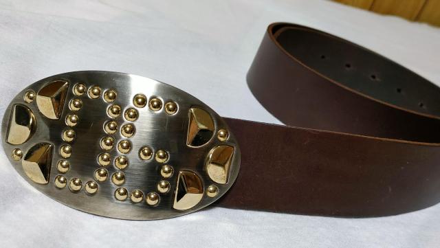 正規新古レア ドルチェ&ガッバーナ D&G スタッズロゴ オーバルバックル レザーベルト茶 90 ロックアート エクストララージL < ブランド  正規新古レア ドルチェ&ガッバーナ D&G スタッズロゴ オーバルバックル レザーベルト茶 90 ロックアート エクストララージL  < ブランドの