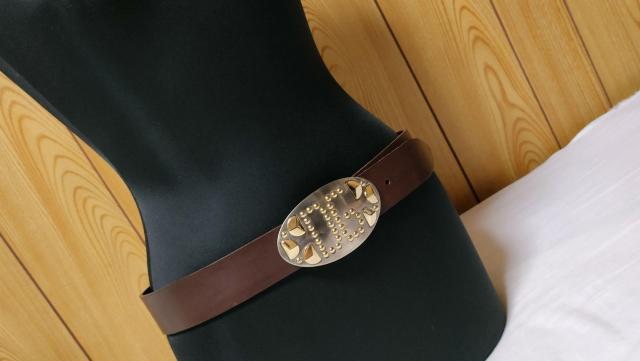 正規新古レア ドルチェ&ガッバーナ D&G スタッズロゴ オーバルバックル レザーベルト茶 90 ロックアート エクストララージL < ブランド  正規新古レア ドルチェ&ガッバーナ D&G スタッズロゴ オーバルバックル レザーベルト茶 90 ロックアート エクストララージL < ブランドの