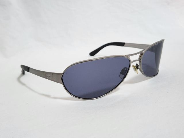正規 新古 レア アルマーニ メタルコンビ 軽量 サングラス 青系黒 イーグルアイコン EA エンブレムロゴ グラマラスアイウェア < ブランド  正規 新古 レア アルマーニ メタルコンビ 軽量 サングラス 青系黒 イーグルアイコン EA エンブレムロゴ グラマラスアイウェア < ブランドの