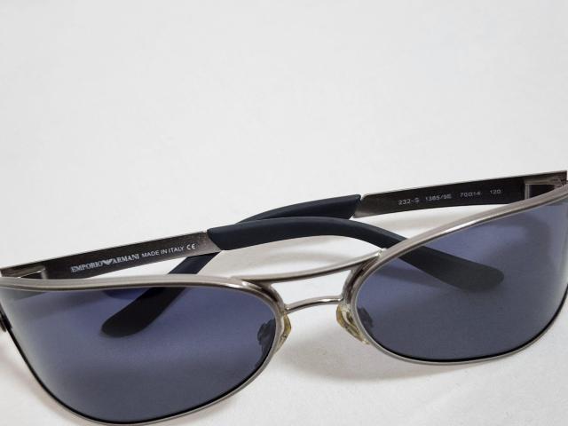 正規 新古 レア アルマーニ メタルコンビ 軽量 サングラス 青系黒 イーグルアイコン EA エンブレムロゴ グラマラスアイウェア < ブランド  正規 新古 レア アルマーニ メタルコンビ 軽量 サングラス 青系黒 イーグルアイコン EA エンブレムロゴ グラマラスアイウェア < ブランドの