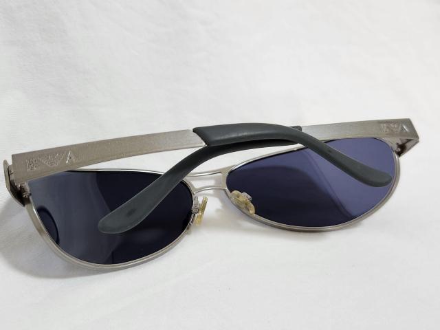 正規 新古 レア アルマーニ メタルコンビ 軽量 サングラス 青系黒 イーグルアイコン EA エンブレムロゴ グラマラスアイウェア < ブランド  正規 新古 レア アルマーニ メタルコンビ 軽量 サングラス 青系黒 イーグルアイコン EA エンブレムロゴ グラマラスアイウェア < ブランドの