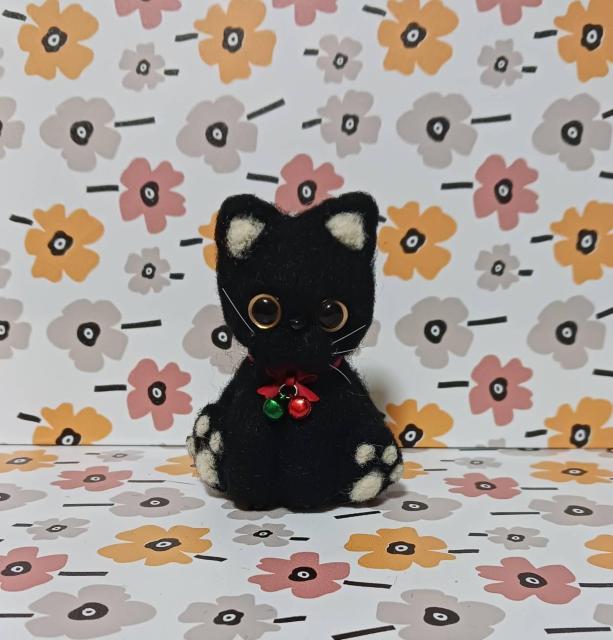 羊毛フェルト 肉球の可愛い黒猫ちゃん < ペット/手芸/園芸 羊毛フェルト 肉球の可愛い黒猫ちゃん < ペット/手芸/園芸の