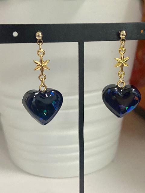 ハンドメイド レジン ハートピアス ブラック < 女性ファッション  ハンドメイド レジン ハートピアス ブラック < 女性ファッションの