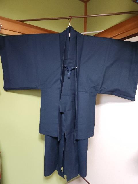 美品アンティーク メンズ 着物+羽織(羽織紐付) セット【紺色無地】 < 男性ファッション 美品アンティーク メンズ 着物+羽織(羽織紐付) セット【紺色無地】 < 男性ファッションの