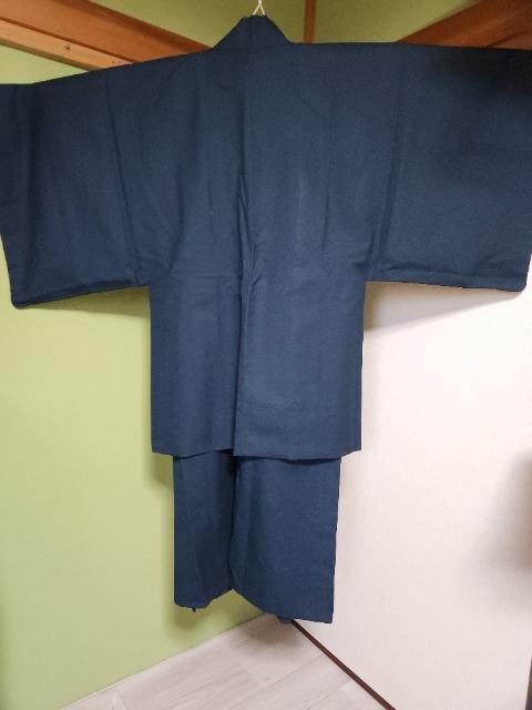 美品アンティーク メンズ 着物+羽織(羽織紐付) セット【紺色無地】 < 男性ファッション 美品アンティーク メンズ 着物+羽織(羽織紐付) セット【紺色無地】 < 男性ファッションの