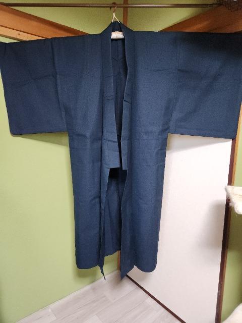 美品アンティーク メンズ 着物+羽織(羽織紐付) セット【紺色無地】 < 男性ファッション 美品アンティーク メンズ 着物+羽織(羽織紐付) セット【紺色無地】 < 男性ファッションの