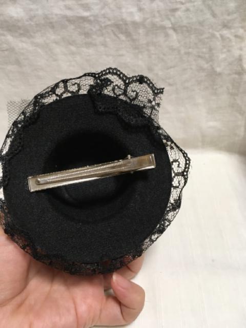 ◆黒の帽子のヘアクリップ < 女性アクセサリー/時計  ◆黒の帽子のヘアクリップ < 女性アクセサリー/時計の