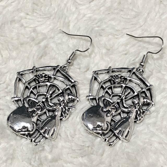 【新品】蜘蛛の巣と魔女デザインフックピアス < 女性アクセサリー/時計 【新品】蜘蛛の巣と魔女デザインフックピアス < 女性アクセサリー/時計の