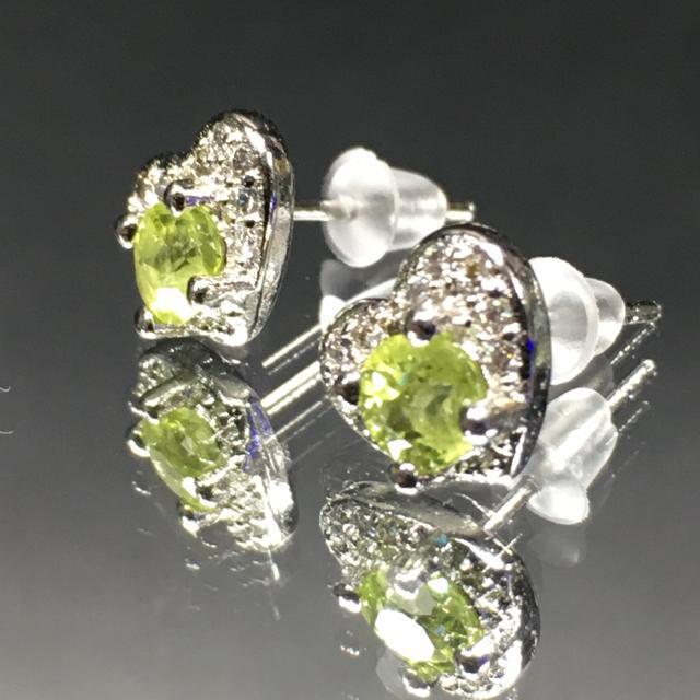 《No.P040》ミャンマー産 天然石ペリドット ハート型ピアス < 女性アクセサリー/時計  《No.P040》ミャンマー産 天然石ペリドット ハート型ピアス  < 女性アクセサリー/時計の