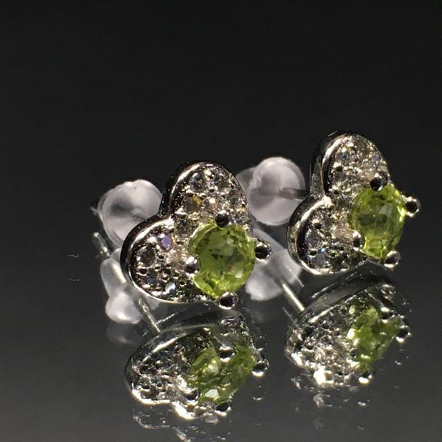 《No.P040》ミャンマー産 天然石ペリドット ハート型ピアス < 女性アクセサリー/時計  《No.P040》ミャンマー産 天然石ペリドット ハート型ピアス < 女性アクセサリー/時計の
