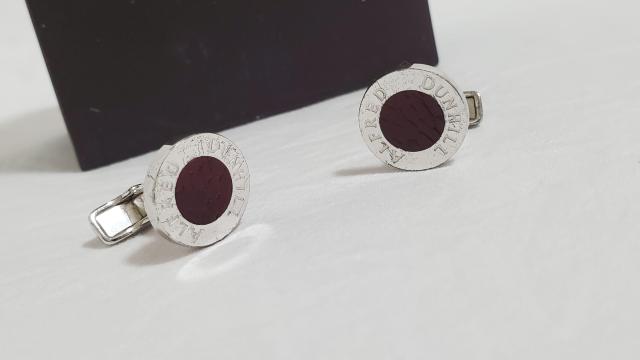 正規 限定 アルフレッドダンヒル エキゾチック装飾 2連ラウンドサークル カフス ADロゴ 茶系革 SVカフリンクスボタン 付属有 < ブランド  正規 限定 アルフレッドダンヒル エキゾチック装飾 2連ラウンドサークル カフス ADロゴ 茶系革 SVカフリンクスボタン 付属有 < ブランドの