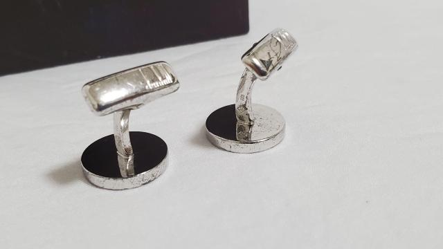 正規 限定 アルフレッドダンヒル エキゾチック装飾 2連ラウンドサークル カフス ADロゴ 茶系革 SVカフリンクスボタン 付属有 < ブランド  正規 限定 アルフレッドダンヒル エキゾチック装飾 2連ラウンドサークル カフス ADロゴ 茶系革 SVカフリンクスボタン 付属有 < ブランドの