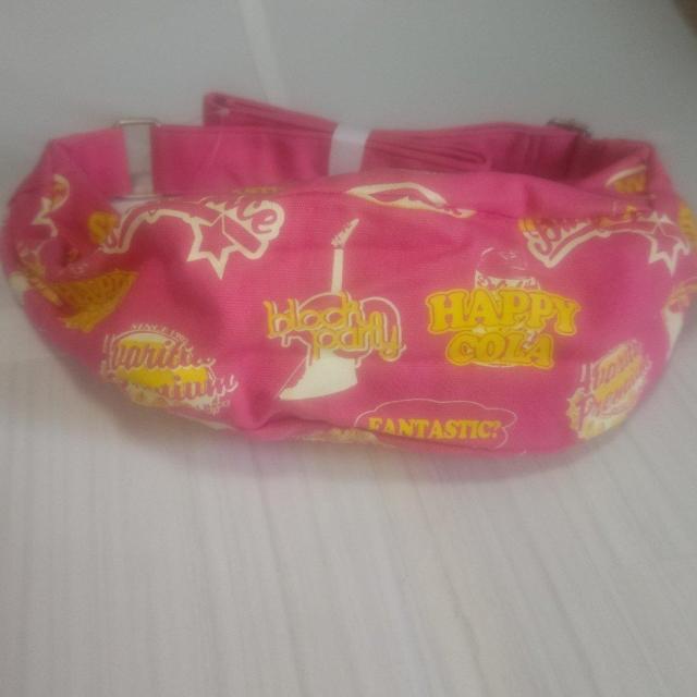 新品タグ付き ピンクのショルダーバッグ 送料無料 < 女性ファッション  新品タグ付き ピンクのショルダーバッグ 送料無料 < 女性ファッションの