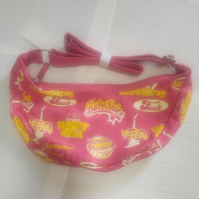 新品タグ付き ピンクのショルダーバッグ 送料無料 < 女性ファッション  新品タグ付き ピンクのショルダーバッグ 送料無料 < 女性ファッションの