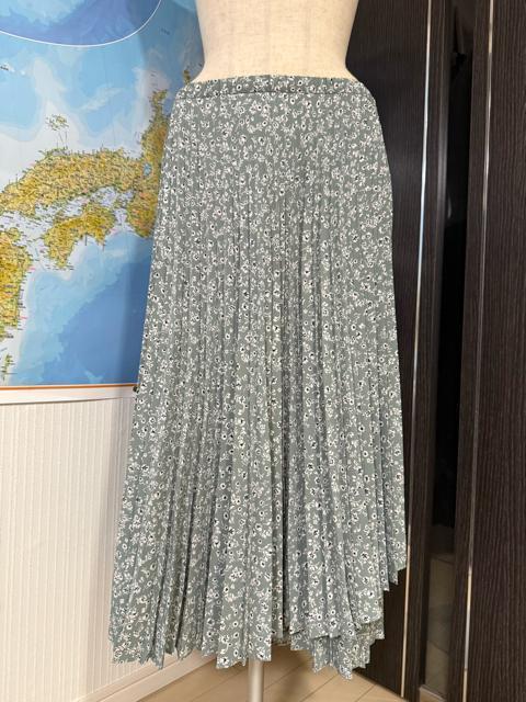 花柄プリーツロングスカート グレー < 女性ファッション 花柄プリーツロングスカート グレー < 女性ファッションの