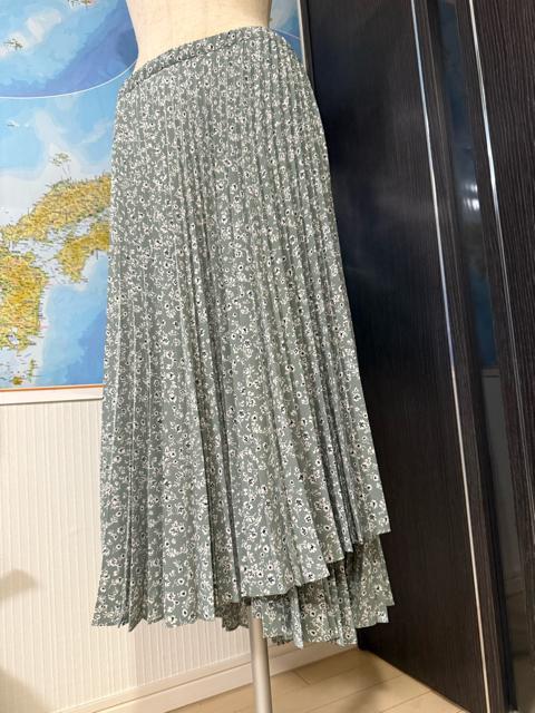 花柄プリーツロングスカート グレー < 女性ファッション 花柄プリーツロングスカート グレー < 女性ファッションの