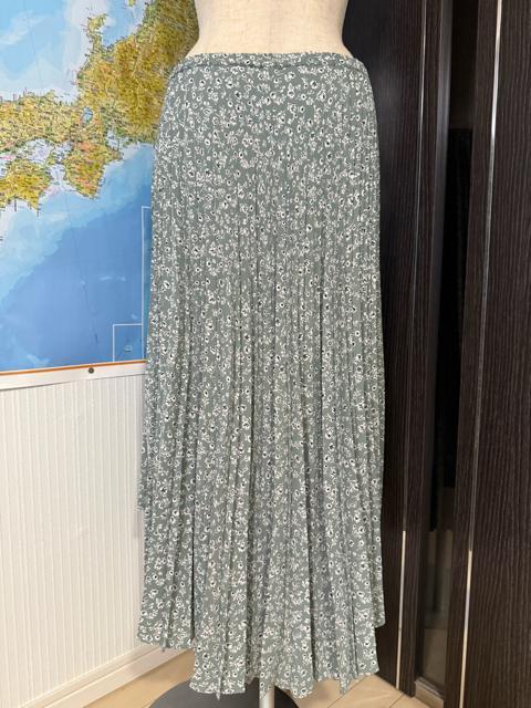 花柄プリーツロングスカート グレー < 女性ファッション 花柄プリーツロングスカート グレー < 女性ファッションの