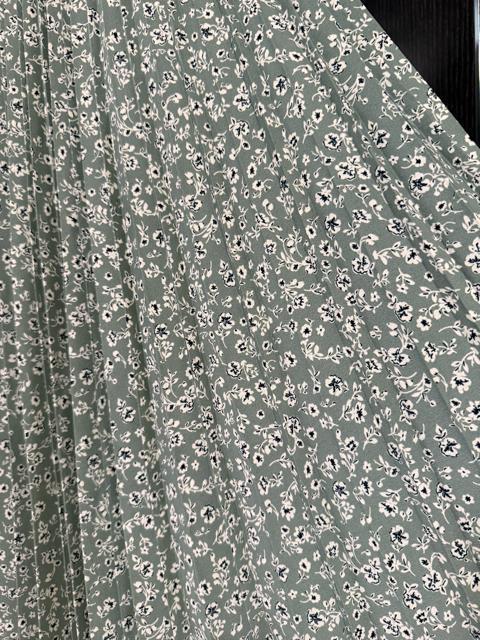 花柄プリーツロングスカート グレー < 女性ファッション 花柄プリーツロングスカート グレー < 女性ファッションの