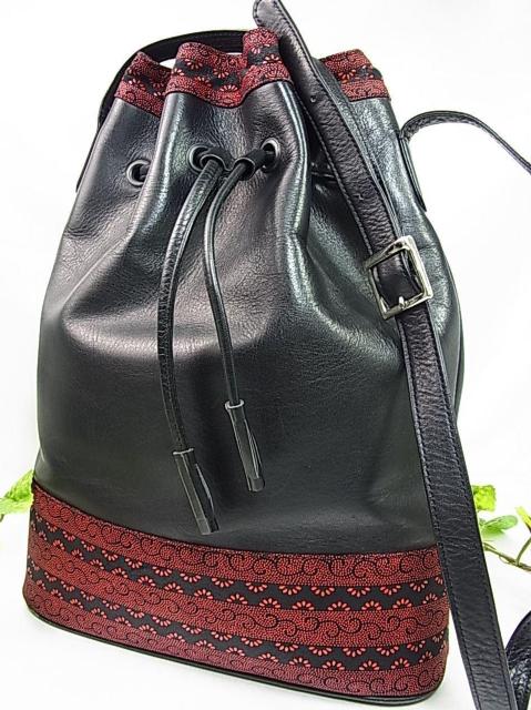 美品 高級 印傳屋(インデンヤ) 巾着型ショルダーバッグ 鹿革レザー (INDEN-YA) < 女性ファッション 美品 高級 印傳屋(インデンヤ) 巾着型ショルダーバッグ 鹿革レザー (INDEN-YA) < 女性ファッションの