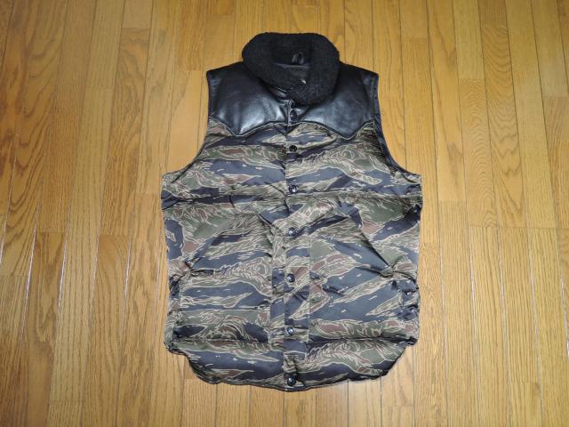 美中古 HYSTERIC GLAMOUR ヒステリックグラマー × ロッキーマウンテン 迷彩柄 ダウン ベスト S36 カモ < ブランド  美中古 HYSTERIC GLAMOUR ヒステリックグラマー × ロッキーマウンテン 迷彩柄 ダウン ベスト S36 カモ  < ブランドの