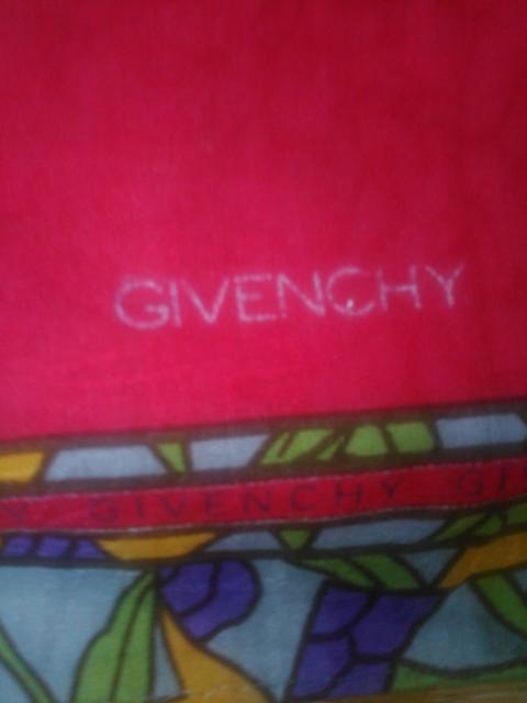 中古品 ジバンシー ハンカチ 1枚 赤色  < 女性ファッション  中古品 ジバンシー ハンカチ 1枚 赤色  < 女性ファッションの