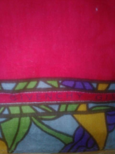 中古品 ジバンシー ハンカチ 1枚 赤色  < 女性ファッション  中古品 ジバンシー ハンカチ 1枚 赤色  < 女性ファッションの