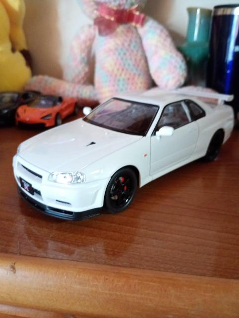 1/24スケール 日産スカイライン2000GT-R R34 ホワイトカラー < ホビー 1/24スケール 日産スカイライン2000GT-R R34 ホワイトカラー < ホビーの