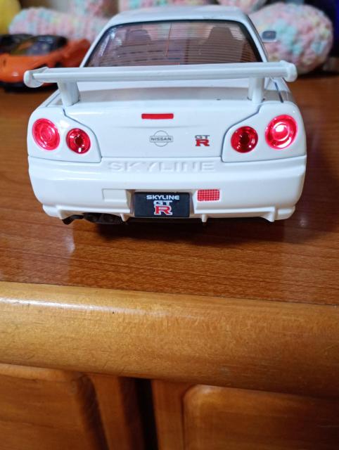 1/24スケール 日産スカイライン2000GT-R R34 ホワイトカラー < ホビー 1/24スケール 日産スカイライン2000GT-R R34 ホワイトカラー < ホビーの