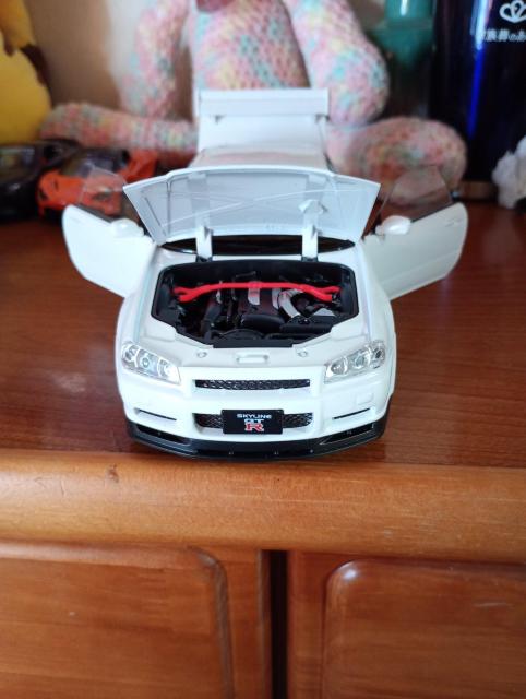 1/24スケール 日産スカイライン2000GT-R R34 ホワイトカラー < ホビー 1/24スケール 日産スカイライン2000GT-R R34 ホワイトカラー < ホビーの