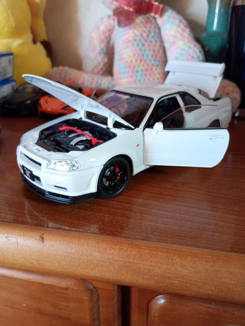 1/24スケール 日産スカイライン2000GT-R R34 ホワイトカラー < ホビー 1/24スケール 日産スカイライン2000GT-R R34 ホワイトカラー < ホビーの