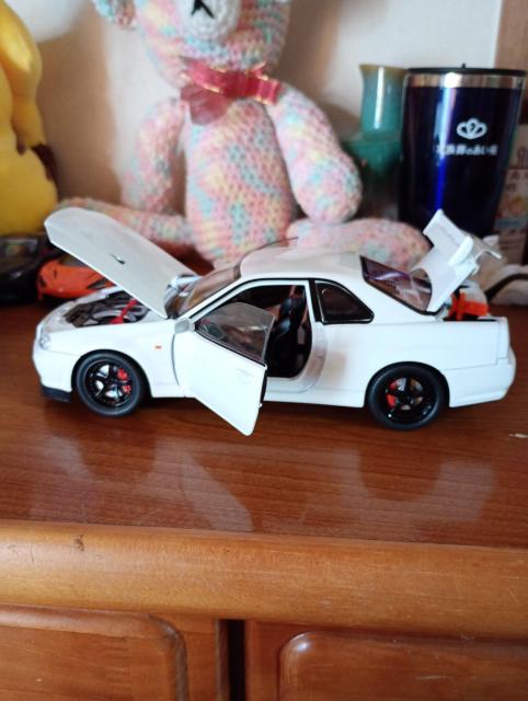 1/24スケール 日産スカイライン2000GT-R R34 ホワイトカラー < ホビー 1/24スケール 日産スカイライン2000GT-R R34 ホワイトカラー < ホビーの