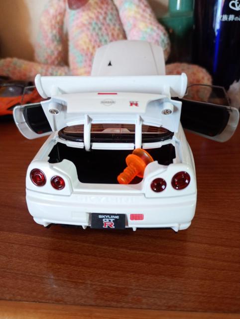 1/24スケール 日産スカイライン2000GT-R R34 ホワイトカラー < ホビー 1/24スケール 日産スカイライン2000GT-R R34 ホワイトカラー < ホビーの