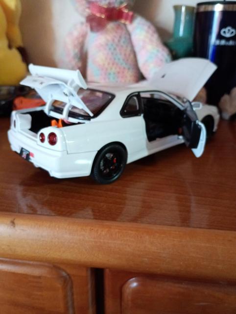 1/24スケール 日産スカイライン2000GT-R R34 ホワイトカラー < ホビー 1/24スケール 日産スカイライン2000GT-R R34 ホワイトカラー < ホビーの