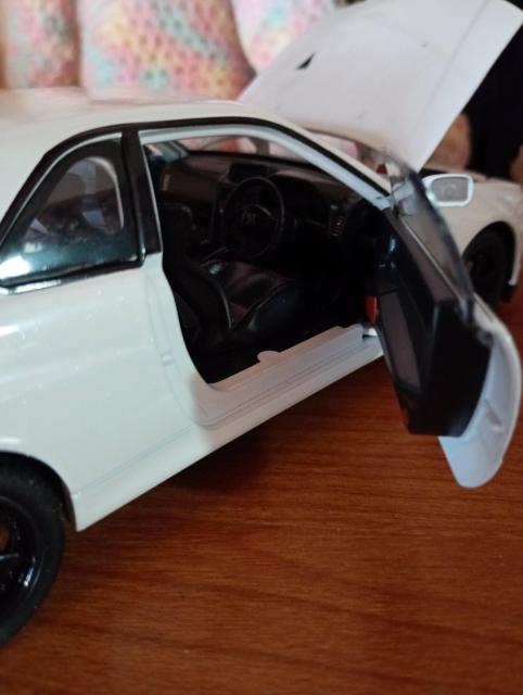 1/24スケール 日産スカイライン2000GT-R R34 ホワイトカラー < ホビー 1/24スケール 日産スカイライン2000GT-R R34 ホワイトカラー < ホビーの