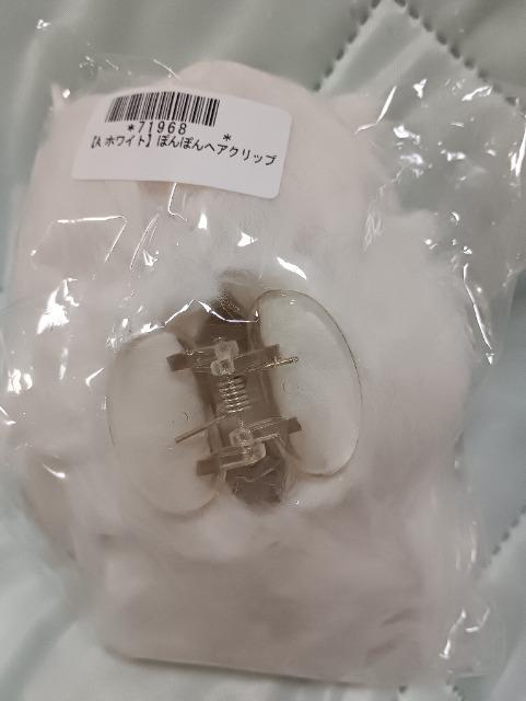 ぼんぼんヘアクリップ、ホワイト < 女性アクセサリー/時計 ぼんぼんヘアクリップ、ホワイト < 女性アクセサリー/時計の