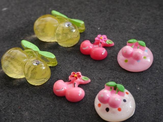 プラパーツ 手芸・アクセサリーパーツ さくらんぼ パーツ 6個セット デコパーツ < 香水/コスメ/ネイル  プラパーツ 手芸・アクセサリーパーツ さくらんぼ パーツ 6個セット デコパーツ < 香水/コスメ/ネイルの