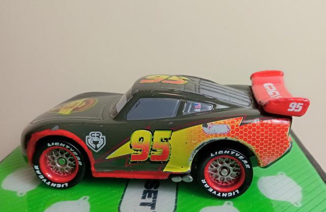 トミカディズニーカズライトニングマックイーン(カーボンレーサータイプ) < ホビー  トミカディズニーカズライトニングマックイーン(カーボンレーサータイプ)  < ホビーの