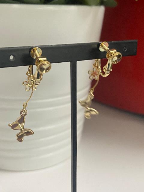 ハンドメイド 花のチャームとバタフライのチャームを使用したイヤリング < 女性ファッション  ハンドメイド 花のチャームとバタフライのチャームを使用したイヤリング < 女性ファッションの