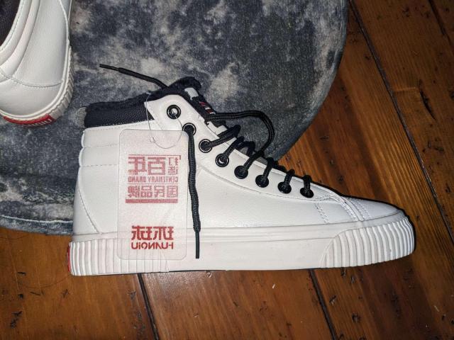 新品 23.5cm スニーカー ミドルカット レディース 靴 シューズ ホワイト < 女性ファッション  新品 23.5cm スニーカー ミドルカット レディース 靴 シューズ ホワイト < 女性ファッションの