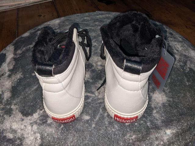 新品 23.5cm スニーカー ミドルカット レディース 靴 シューズ ホワイト < 女性ファッション  新品 23.5cm スニーカー ミドルカット レディース 靴 シューズ ホワイト < 女性ファッションの