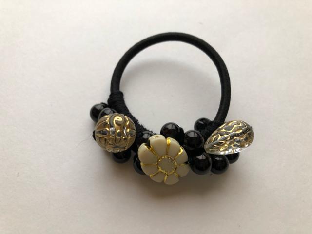 ハンドメイド ヘアゴム キラキラビーズ盛り盛り♪ ブラック < 女性ファッション  ハンドメイド ヘアゴム キラキラビーズ盛り盛り♪ ブラック  < 女性ファッションの
