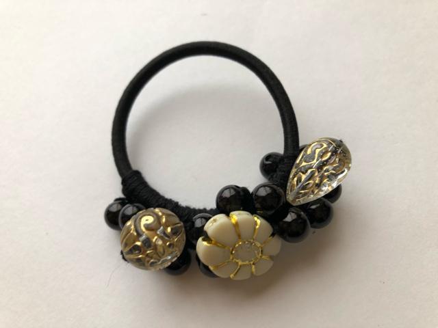 ハンドメイド ヘアゴム キラキラビーズ盛り盛り♪ ブラック < 女性ファッション  ハンドメイド ヘアゴム キラキラビーズ盛り盛り♪ ブラック < 女性ファッションの