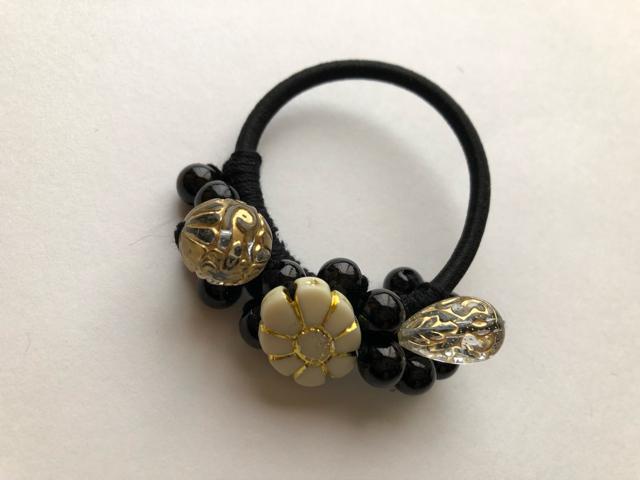 ハンドメイド ヘアゴム キラキラビーズ盛り盛り♪ ブラック < 女性ファッション  ハンドメイド ヘアゴム キラキラビーズ盛り盛り♪ ブラック < 女性ファッションの