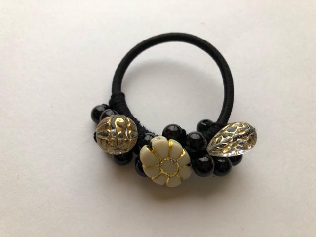 ハンドメイド ヘアゴム キラキラビーズ盛り盛り♪ ブラック < 女性ファッション  ハンドメイド ヘアゴム キラキラビーズ盛り盛り♪ ブラック < 女性ファッションの